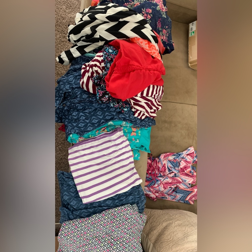 *****Lot of 30 girls dresses